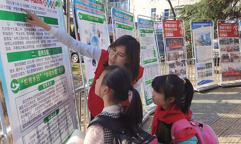 2021年3月25日，藍鴿志愿服務隊前往社區開展“世界水日”暨“中國水周”主題宣傳活動（1）